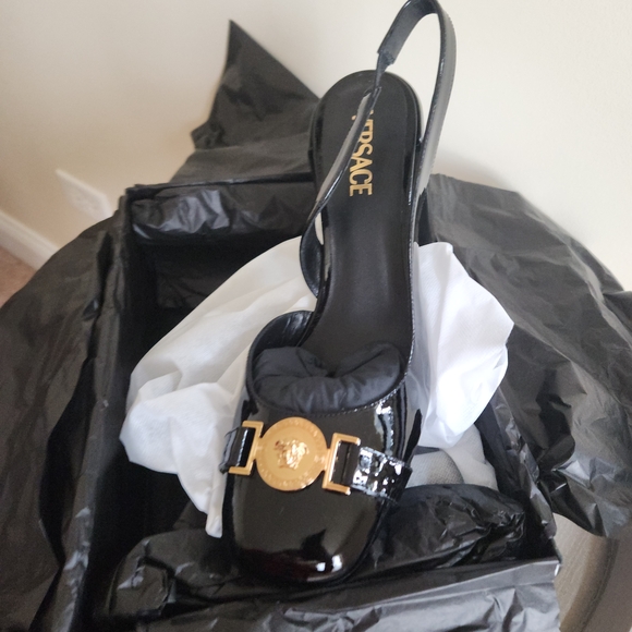 NIB Versace Glossy Black Heels with Gold Medallion - Picture 5 of 11